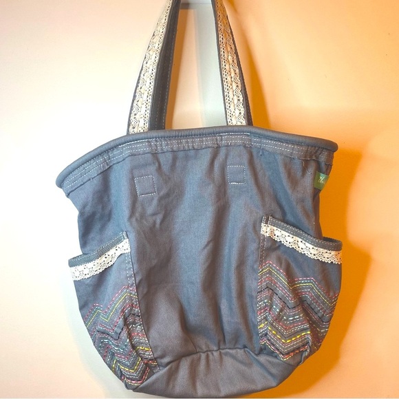 Thirty-One Gray Tote with Lace and Chevron Accents - Picture 6 of 8